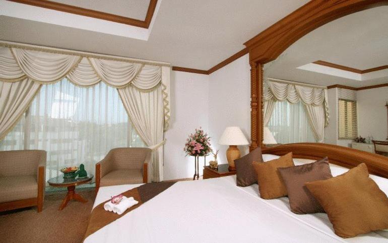 Chiangmai Ratanakosin Hotel Chiang Mai Extérieur photo